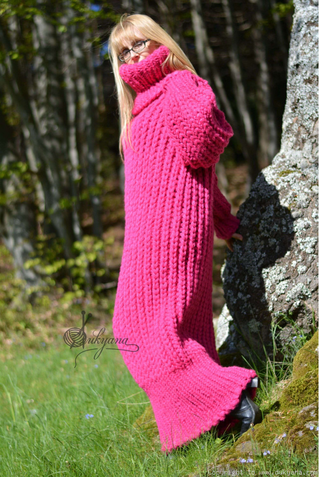 Hand knitted chunky merino blend long T neck sweater dress in fuchsia D8